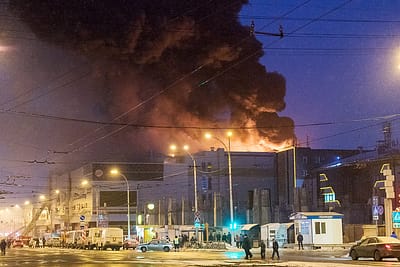 KEMEROVO, RUSSIA - MARCH 25, 2018: Battling a fire at the Zimnyaya Vishnya shopping centre in Prospekt Lenina Street; several people and at least four children have been killed in the fire. Danil Aikin/TASS Ðîññèÿ. Êåìåðîâî. 25 ìàðòà 2018. Âî âðåìÿ ëèêâèäàöèè ïîæàðà â òîðãîâî-ðàçâëåêàòåëüíîì öåíòðå "Çèìíÿÿ âèøíÿ" íà ïðîñïåêòå Ëåíèíà. Â ðåçóëüòàòå ïîæàðà ïîãèáëè ëþäè. Äàíèë Àéêèí/ÒÀÑÑ